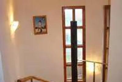 Casă cu 3 camere în Central - 1