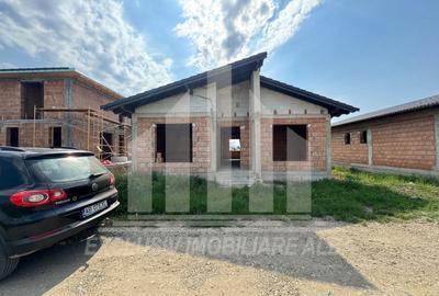 Casă individuală cu 3 camere cu Canalizare în Micești - 1