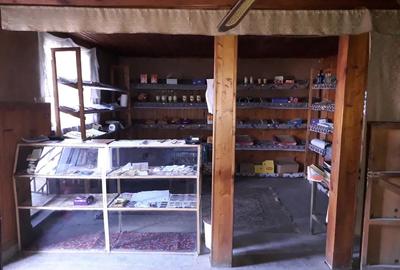 Casa plus spati comerciale industriale si anexe 1000 de metri patra?i constribil plus teren 19 ari - 8