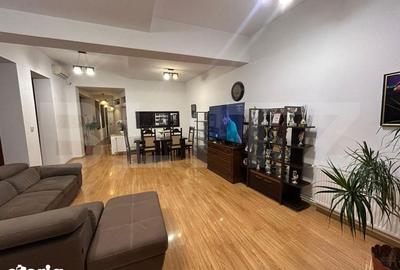Apartament cu 3 camere, mobilat în Calea București