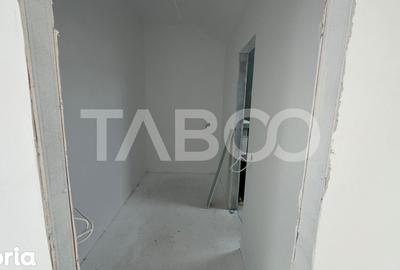Apartament cu 3 camere decomandat în Cristian - 10