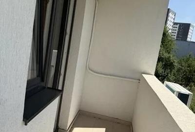 Garsonieră semidecomandată în Apărătorii Patriei