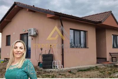 Casă cu Teren 500 Mp în Cătălina - 1