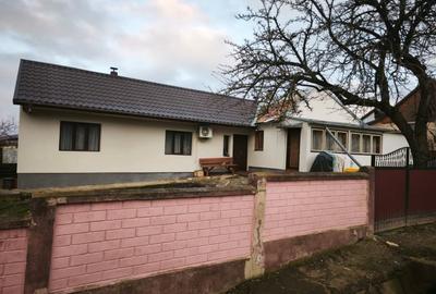 Casa de vanzare, cu 3 camere, 80 mp, 900 mp teren, Siret - 2