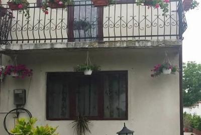 Casă cu 4 camere cu Teren 1800 Mp în Podari - 2