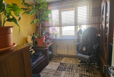 Apartament cu 4 camere decomandat în Progresul - 9