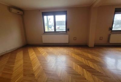 Imobil cu 3 case:C1 -3 nivele;C2-2nivele;C4-1 nivel;C3;C5;Piscina;Foisor - 4