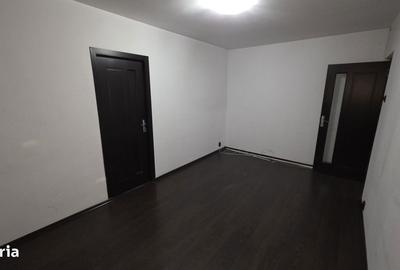 Apartament cu 2 camere semidecomandat în Km 4 - 5