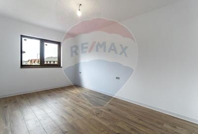 Casă cu 4 camere cu Teren 397 Mp în Tărlungeni - 30