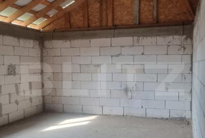 CASA LA ROSU CU TEREN - 26