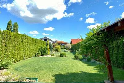 Casă cu 6 camere cu Teren 1750 Mp în Central - 2