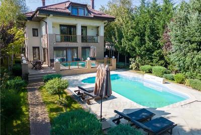 Vila de Lux cu Piscina, Acces direct la Lac si Vedere Panoramica