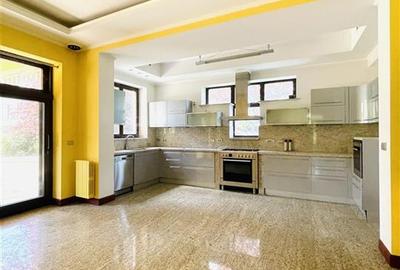 Casă cu 8 camere cu Teren 652 Mp în Sisești - 3