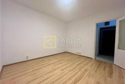 Garsoniera, zona Radu Negru - Mioritei, parter cu balcon si beci - 3