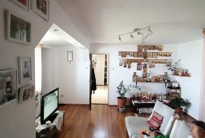 Casă cu 8 camere cu Teren 220 Mp în Berceni - 2