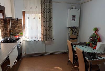 Apartament cu 3 camere semidecomandat în Central - 3