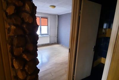 Apartament cu 4 camere decomandat în Olteniței - 2