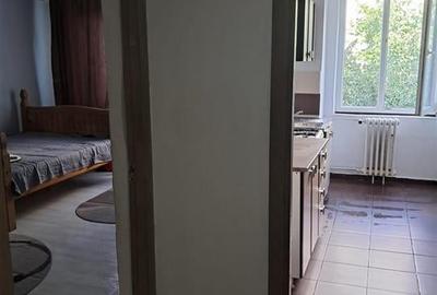 Apartament cu 3 camere decomandat în Nufărul