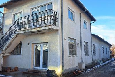 Casă cu Teren 5000 Mp în Titu - 2