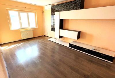 Apartament cu 3 camere decomandat în Micro 16 - 1