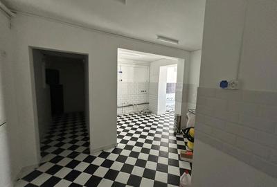 Spațiu comercial, de 80 mp, în Central - 3