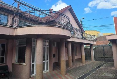 Casă cu Teren 380 Mp în Central