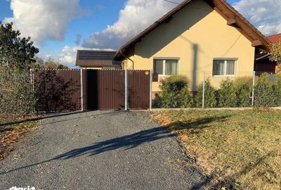 Casă cu 3 camere decomandat cu Teren 500 Mp în Chevereșu Mare