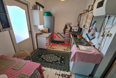 Apartament in casa--64.900 euro - 4