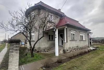Casă cu 6 camere cu Teren 3103 Mp în Săcășeni - 2