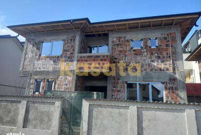 Casă cu 4 camere cu Teren 250 Mp în Prelungirea Ghencea