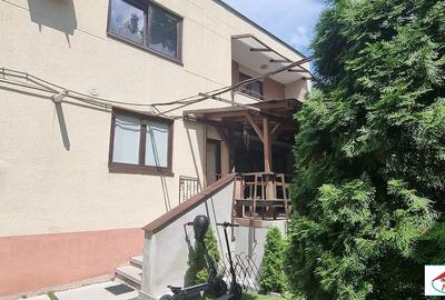 Casă cu 5 camere cu Teren 300 Mp în Central