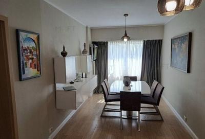 Apartament cu 4 camere semidecomandat în Victoriei