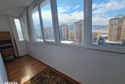 Apartament cu 2 camere decomandat în Tractorul