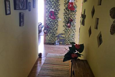 Vand apartament 3 camere(bloc nou),zona 300,et 1 - 3