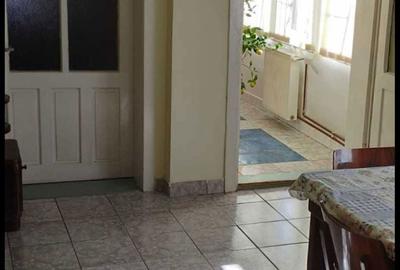 Casă cu 3 camere în Central - 2