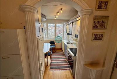 Apartament cu 3 camere semidecomandat în Cornișa