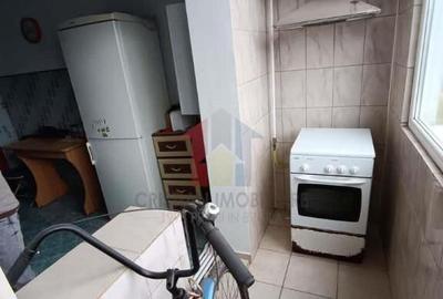 VEZI VIDEO! Ap 2 camere, Decomandat, Etaj 3, zona Radu Negru - 2