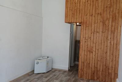 Spațiu comercial, de 40 mp, în Central - 4