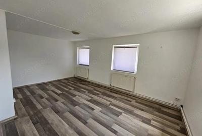 Inchiriere spa?iu, et.1, 300 mp, situat in Targu Jiu, Calea Bucure?ti - 2