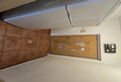 Apartament cu 2 camere semidecomandat în Berceni