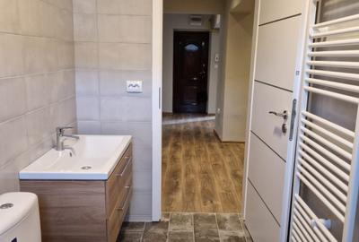 Husi-central, pret neg, apartament liber, 3 camere RENOVAT - 7