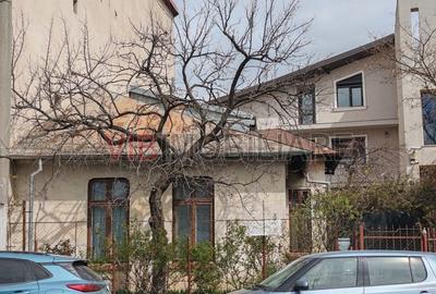 Casă cu 4 camere cu Canalizare în Tineretului - 1