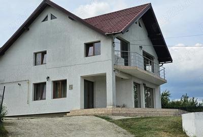 Casă cu 3 camere cu Teren 700 Mp în Central