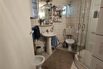 Casa spatioasa de vanzare in centrul satului Racaciuni  teren generos, livada, - 11