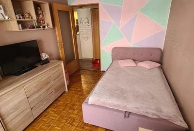 Vind apartament 2 camere, ultracentral, etajul 1, mobilat - 2