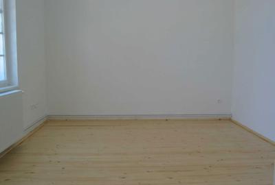 Spațiu comercial, de 63 mp, în Central - 4