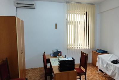 Spațiu comercial, de 15 mp, în Central - 4