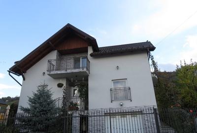 Casă individuală cu 5 camere în Sânnicoară