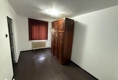 Apartament cu 2 camere semidecomandat în Km 4 - 2