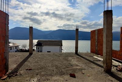 Teren de 700 mp, în Eșelnița - 2